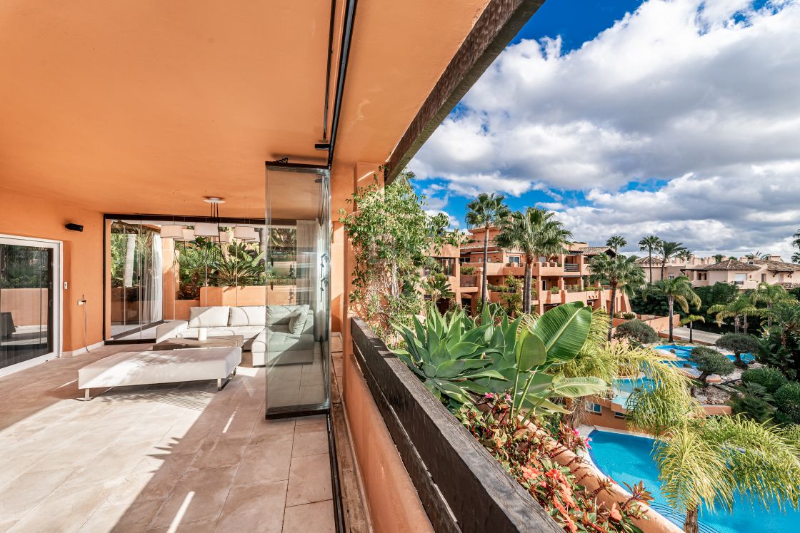 Elegant luxury apartment in Imara, an exclusive complex in the sought-after area of Sierra Blanca, on Marbella’s Golden Mile