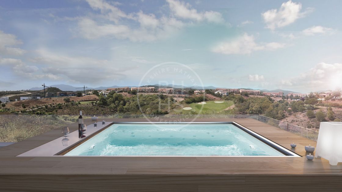 Luxury frontline golf villa with sea and golf views on the New Golden Mile