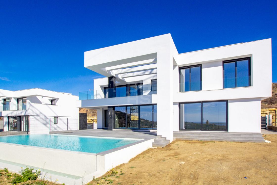 Modern off-plan villa in a boutique development in a prime location in east Málaga
