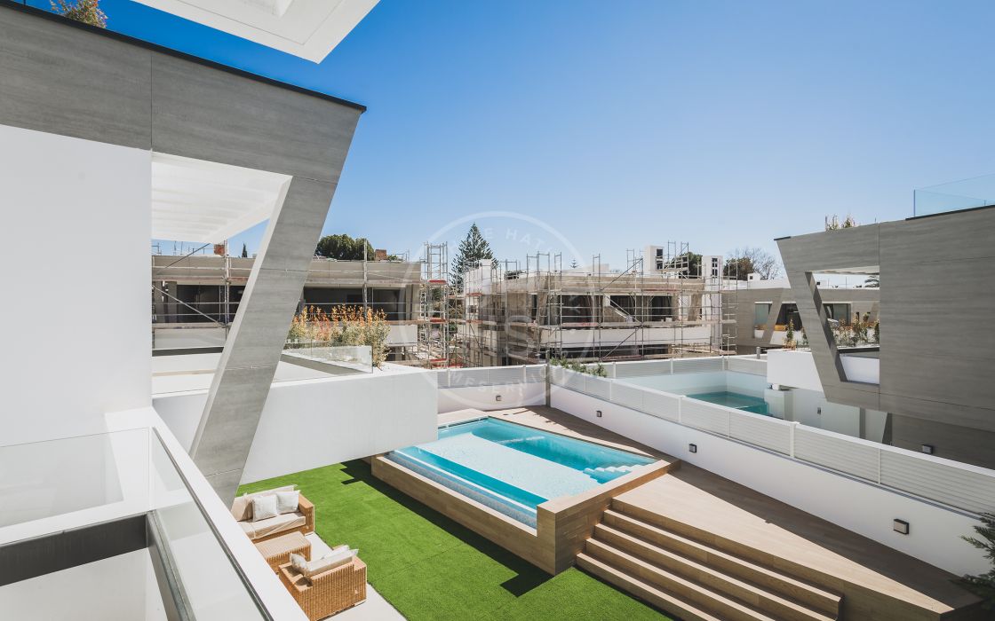 Luxury beachside villa in a brand-new residential complex of exclusive homes in a privileged area in Puerto Banús