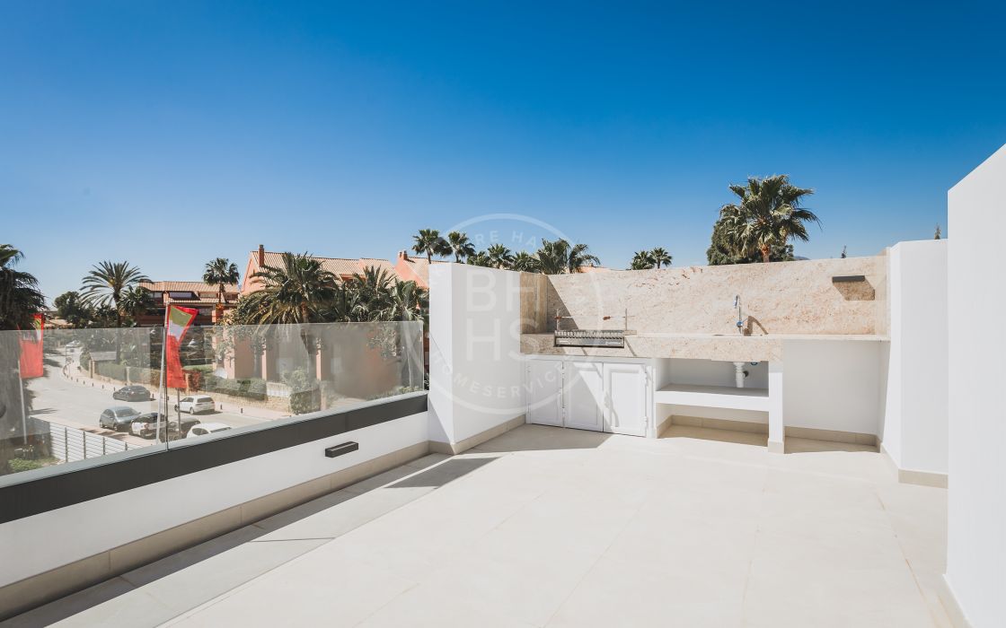 Luxury beachside villa in a brand-new residential complex of exclusive homes in a privileged area in Puerto Banús