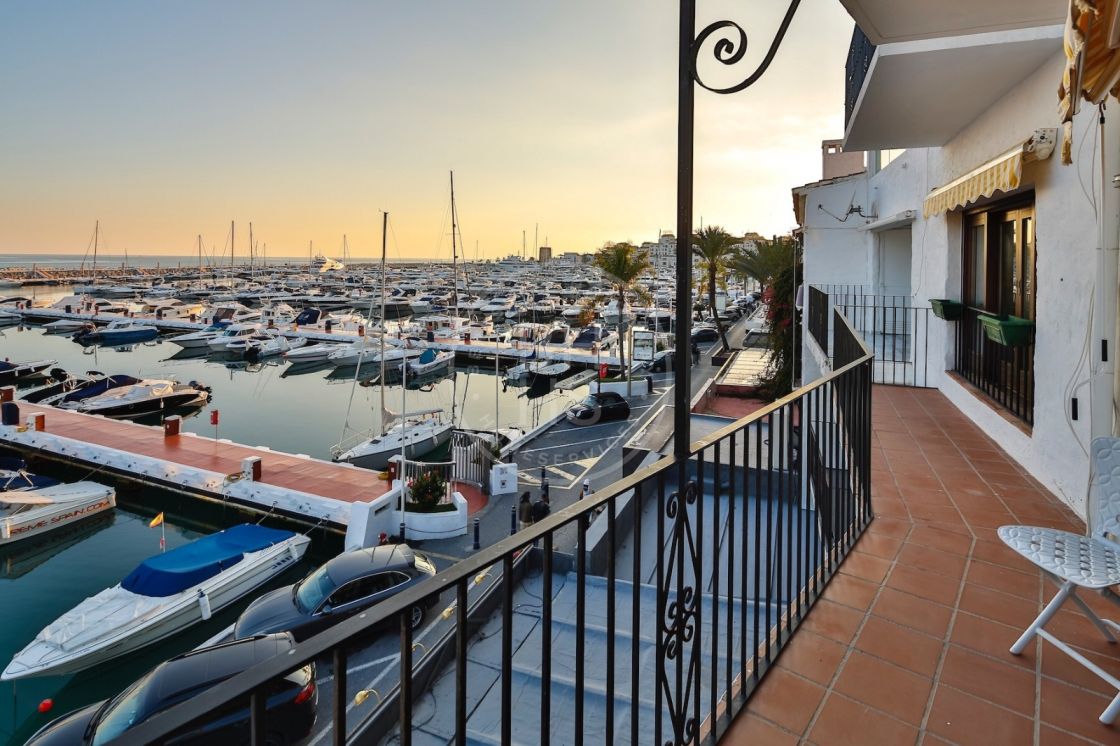 Luxury renovated apartment in Gray d’Albion, an exclusive beachfront development in Puerto Banús