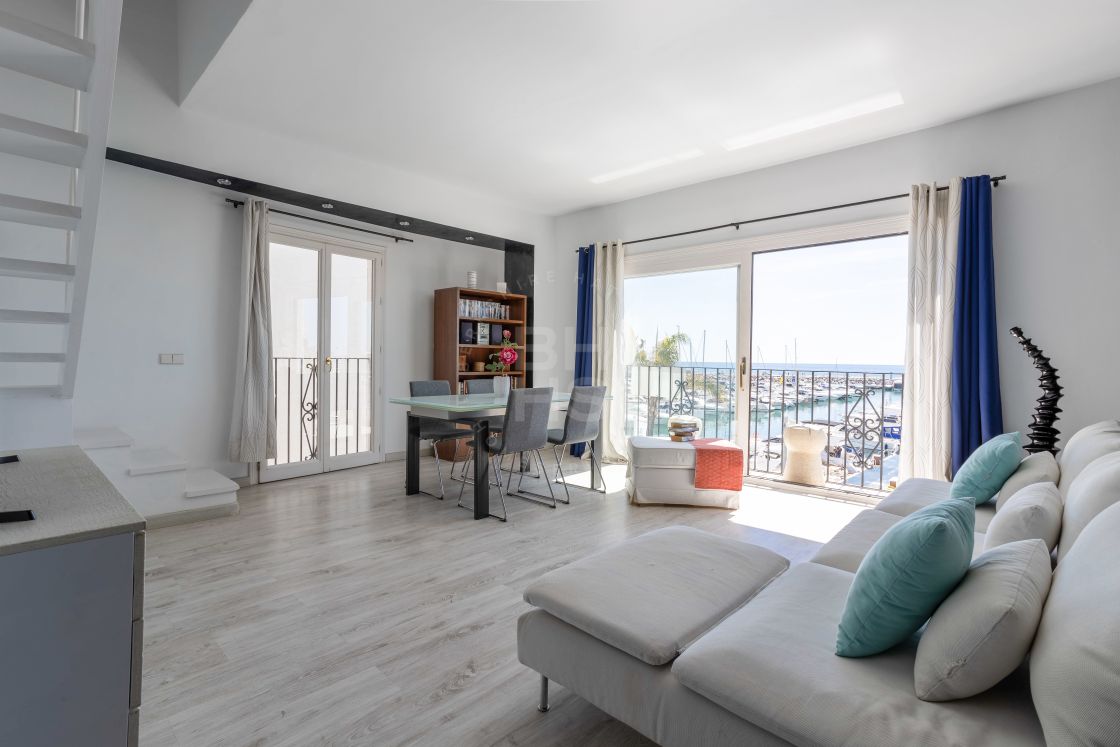 Bright and spacious frontline duplex penthouse with panoramic views over the marina