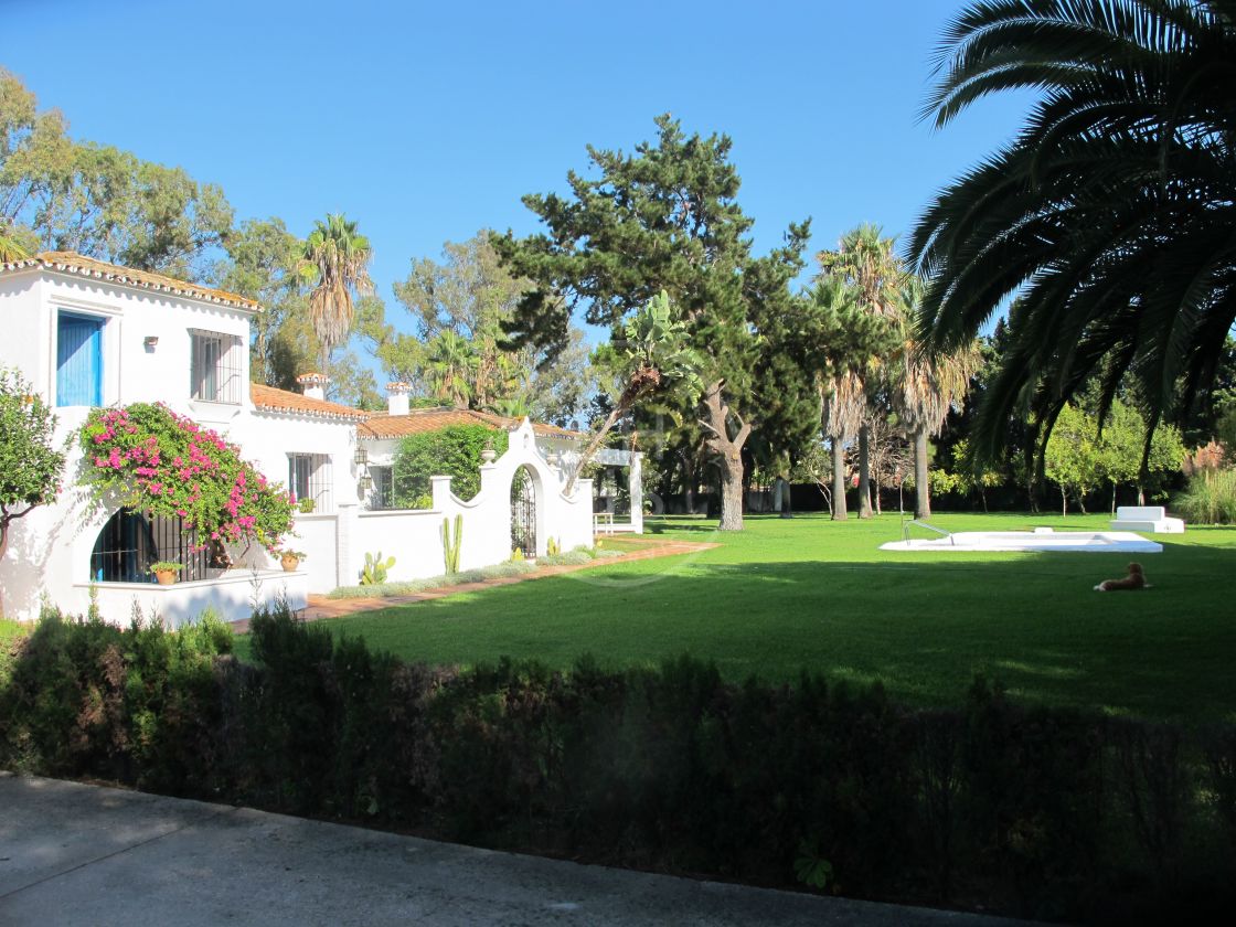 Investment opportunity - Extensive beachside plot to build up to 4 villas in Casasola, next to Guadalmina