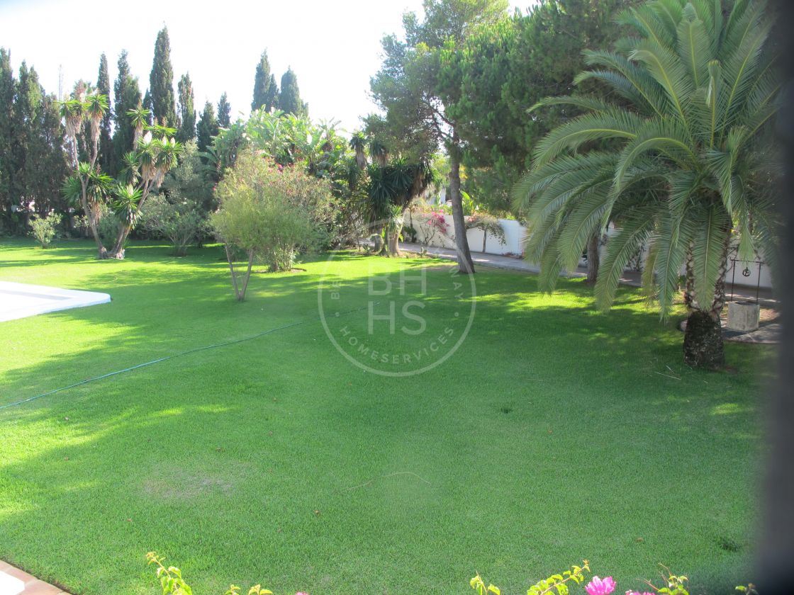 Investment opportunity - Extensive beachside plot to build up to 4 villas in Casasola, next to Guadalmina