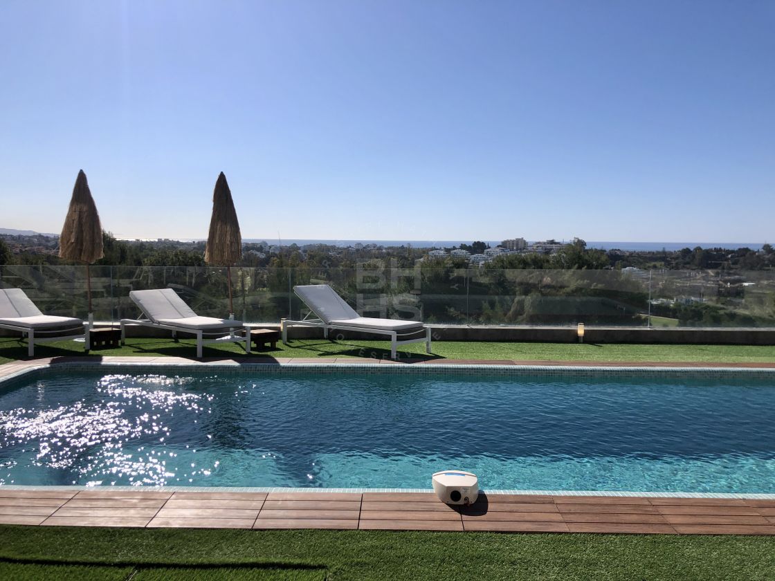 Renovated frontline golf villa in Nueva Atalaya, Benahavís