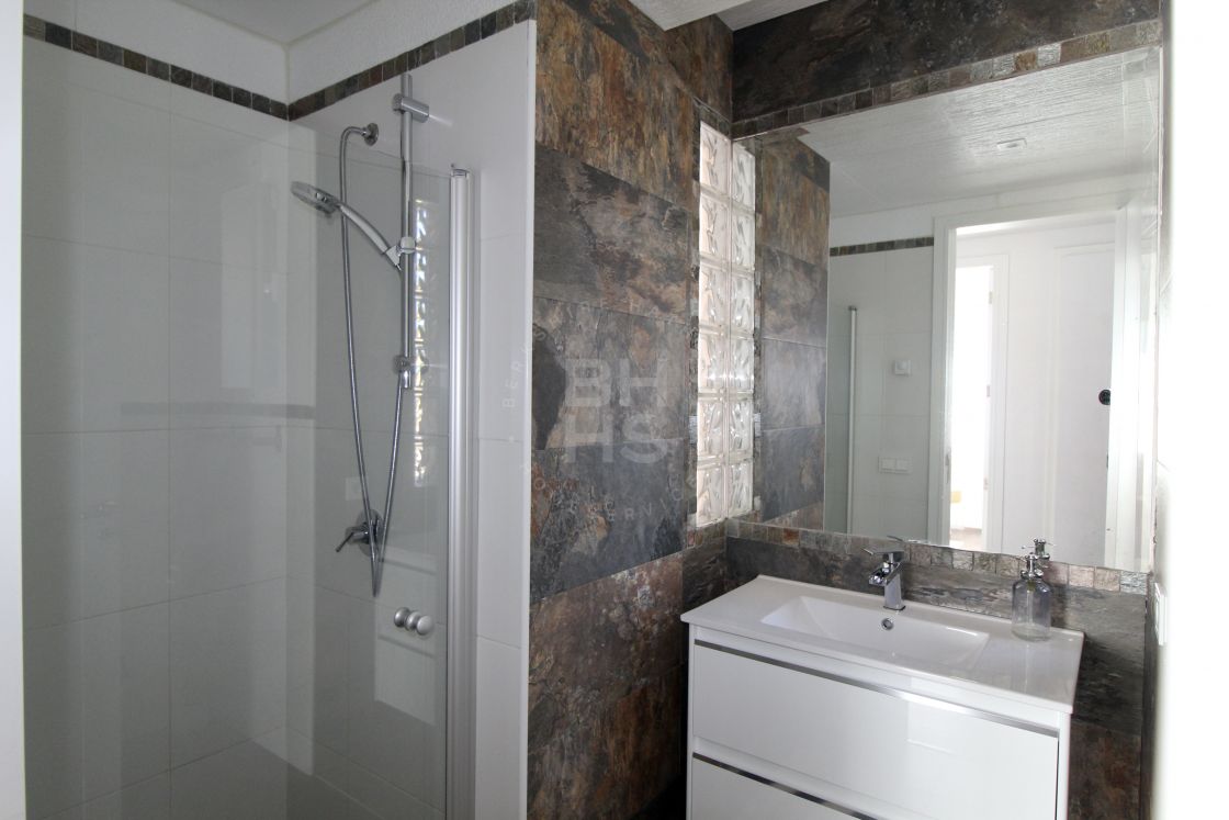 Renovated frontline golf villa in Nueva Atalaya, Benahavís