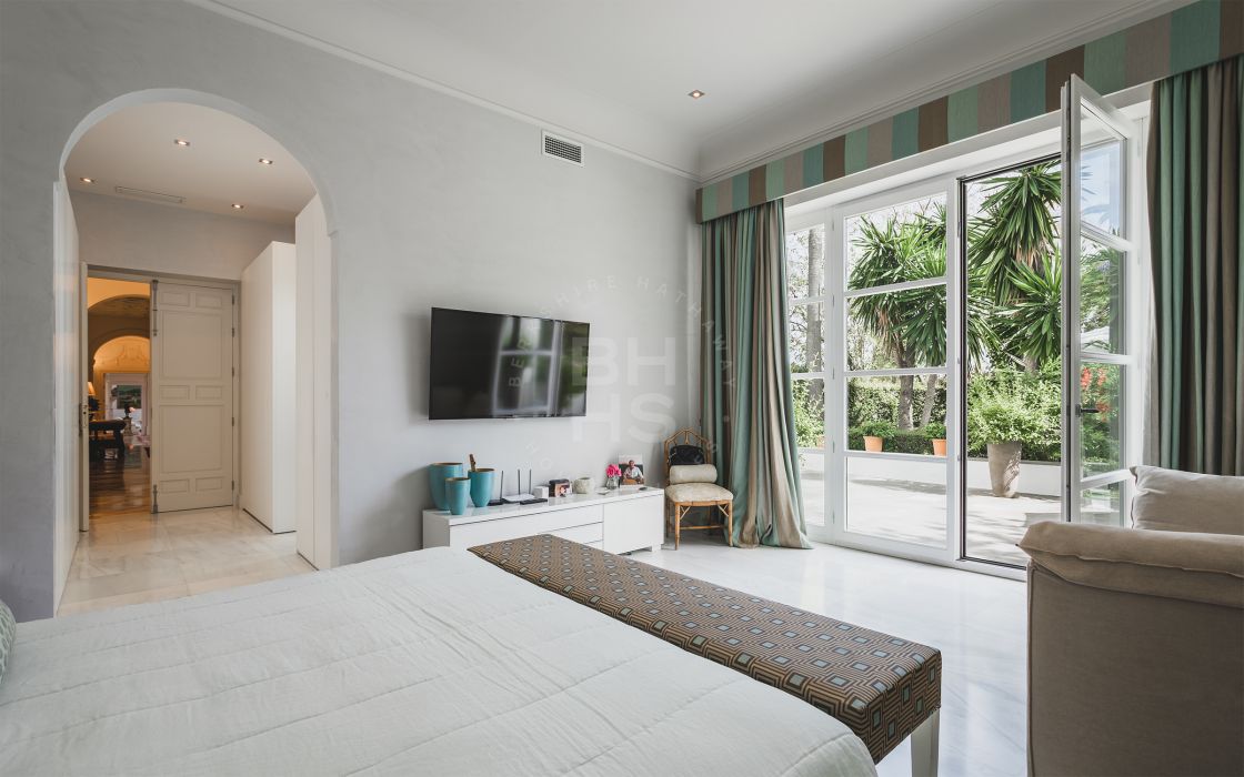 Exclusive listing: Extraordinary frontline golf residence in Altos de Valderrama, Sotogrande