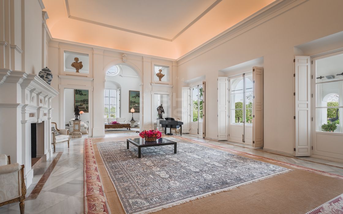 Exclusive listing: Extraordinary frontline golf residence in Altos de Valderrama, Sotogrande