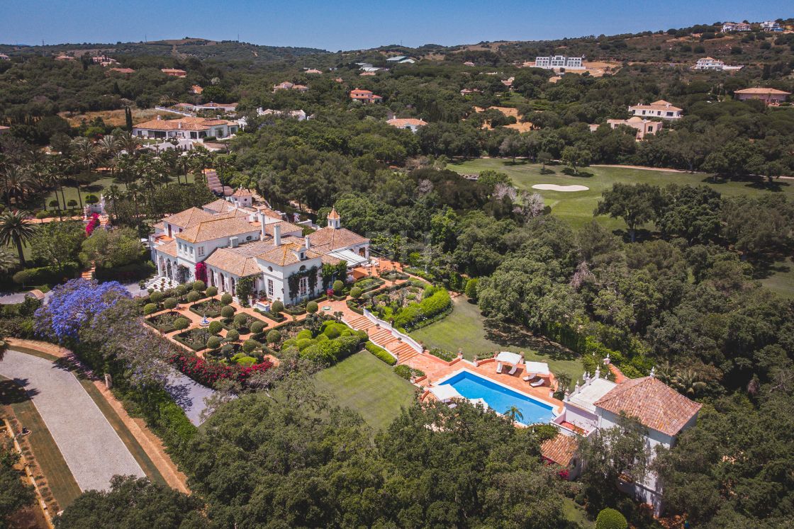 Breathtaking ultra-modern mansion with panoramic views in La Reserva de Sotogrande