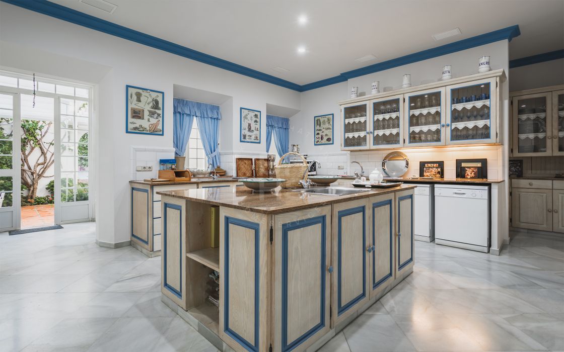 Exclusive listing: Extraordinary frontline golf residence in Altos de Valderrama, Sotogrande