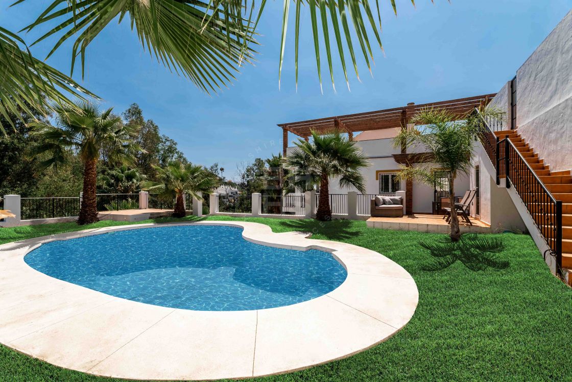 Development of luxury villas and townhouses walking distance to the beach in Benalmádena