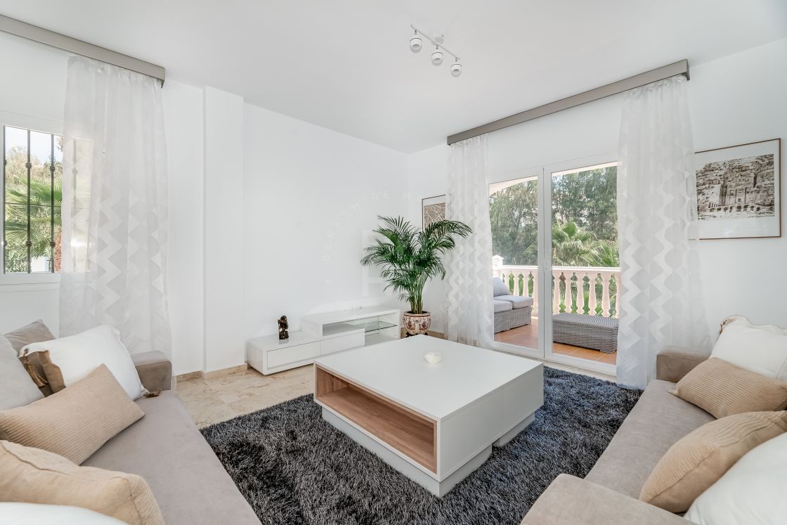 Development of luxury villas and townhouses walking distance to the beach in Benalmádena