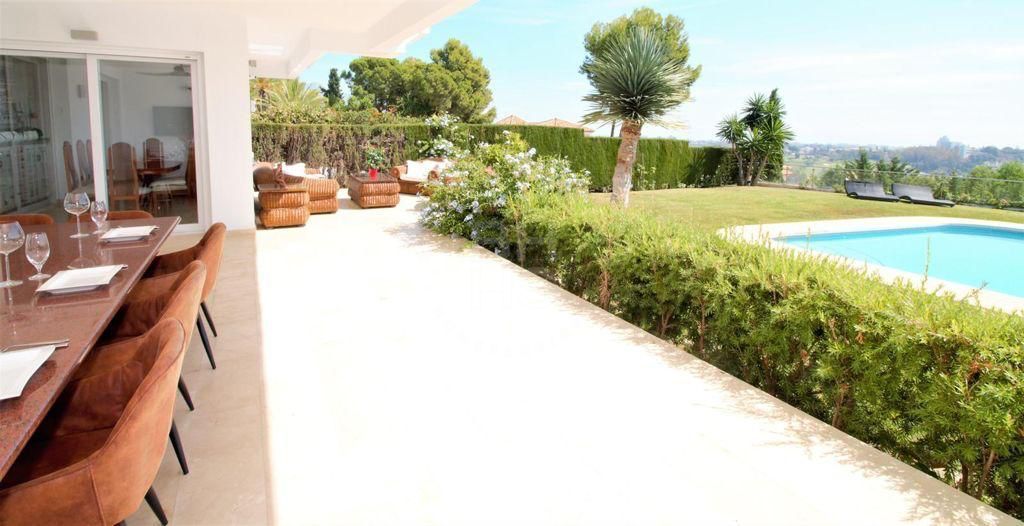 Charming villa with panoramic sea and mountain views in El Paraíso Alto, Benahavís