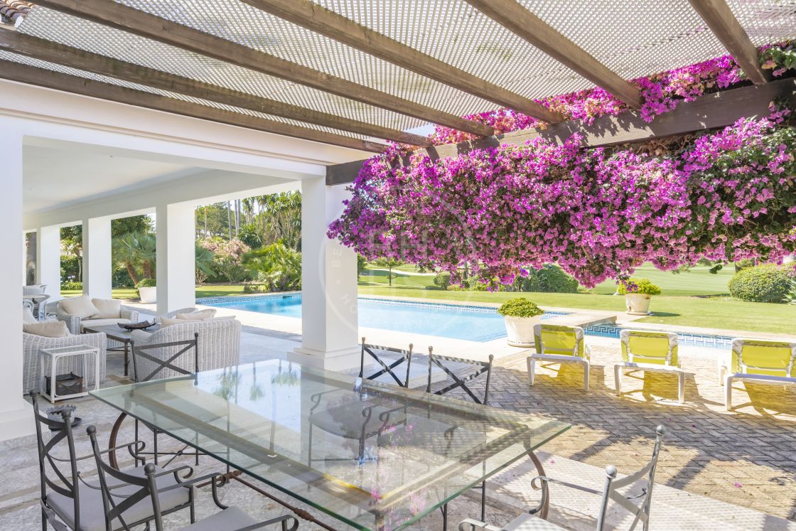 Impressive family villa with golf views in Sotogrande Costa