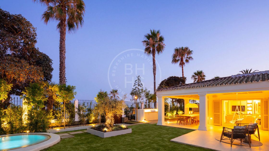 Stunning fully renovated beachfront villa next to the Puente Romano Resort