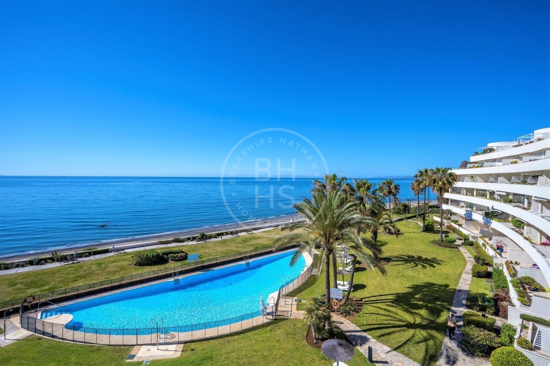Modern and spacious south-facing apartment with panoramic sea views in a beachfront complex on the New Golden Mile