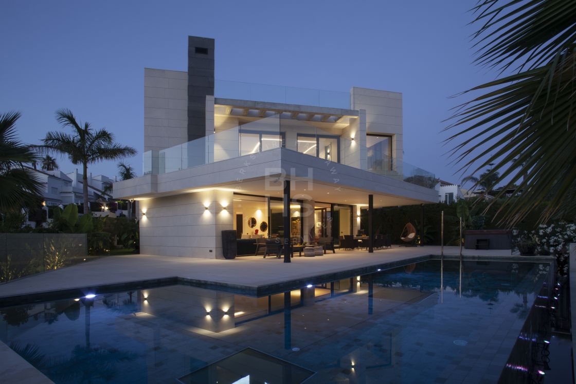 Brand-new villa with mountain views in a prestigious location in the Golf Valley of Nueva Andalucía