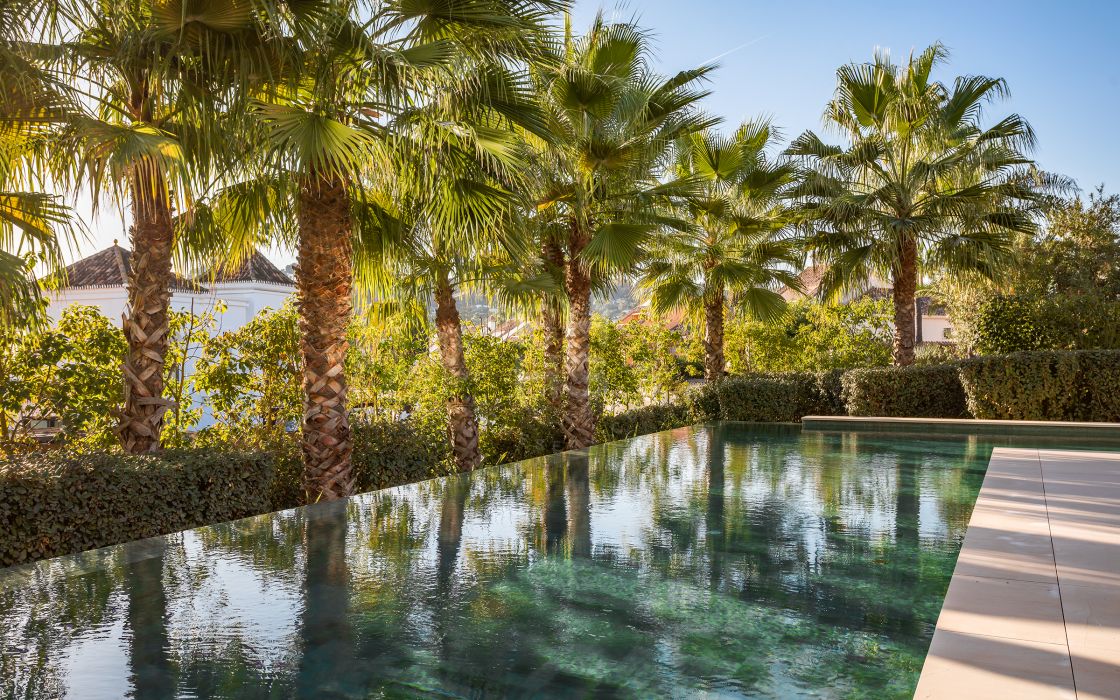 Brand-new villa with mountain views in a prestigious location in the Golf Valley of Nueva Andalucía