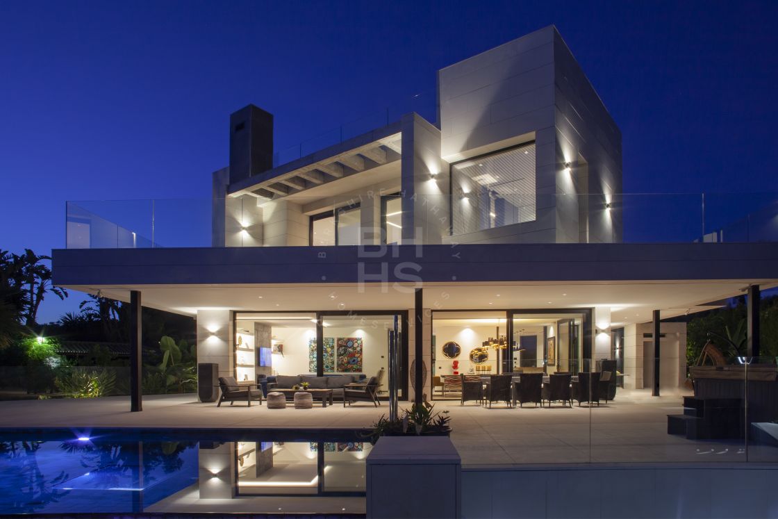 Brand-new villa with mountain views in a prestigious location in the Golf Valley of Nueva Andalucía