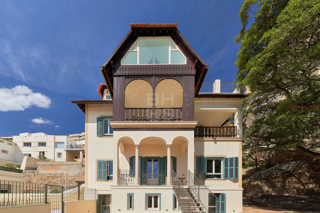 Exceptional ground-floor duplex with sea views in one of the most prestigious areas of Málaga