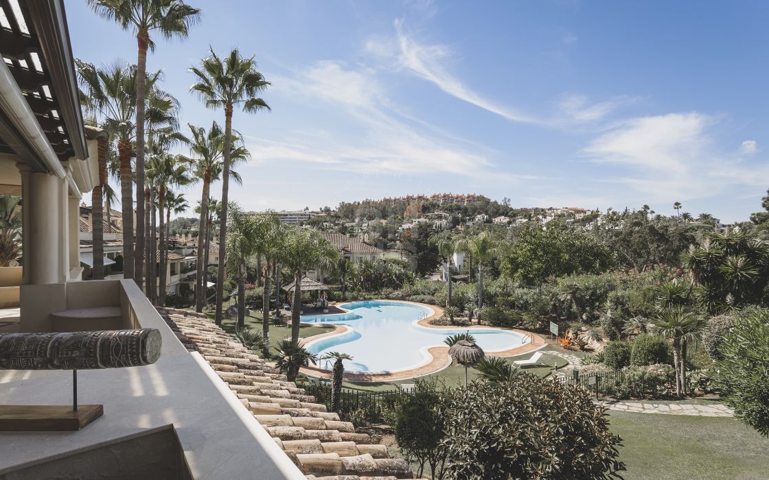 Stylish and spacious home in one of the most desirable developments of Nueva Andalucia, Las Alamandas.