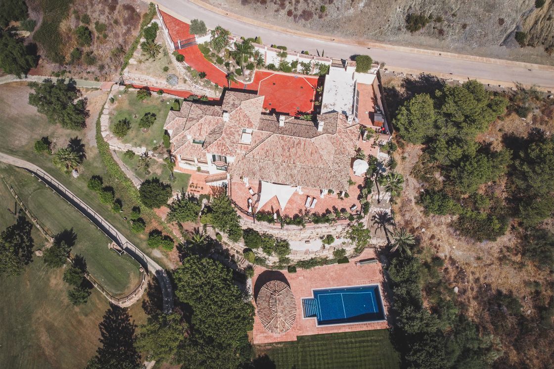 Impressive elegant Andalusian-style front line golf villa with panoramic golf and mountain views in Marbella Club Golf Resort