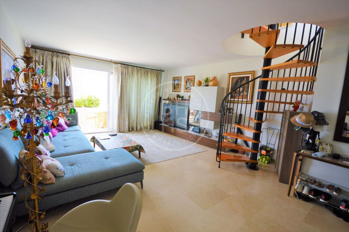Bright duplex penthouse with private pool and open sea views in a beachfront location in Estepona