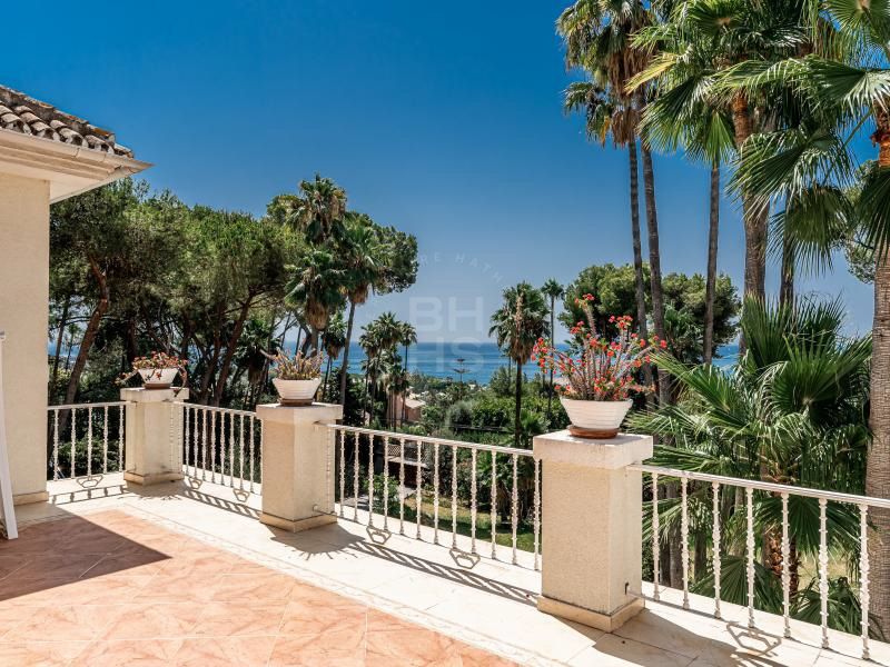 Family villa for renovation set on a large plot with panoramic sea views on Marbella’s Golden Mile
