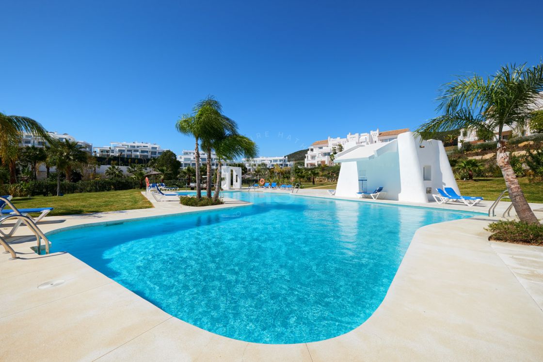 Spectacular modern apartment in a luxury development located between Sotogrande and Marbella