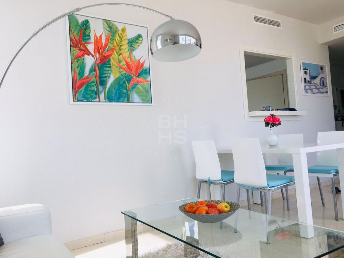 Spectacular modern apartment in a luxury development located between Sotogrande and Marbella