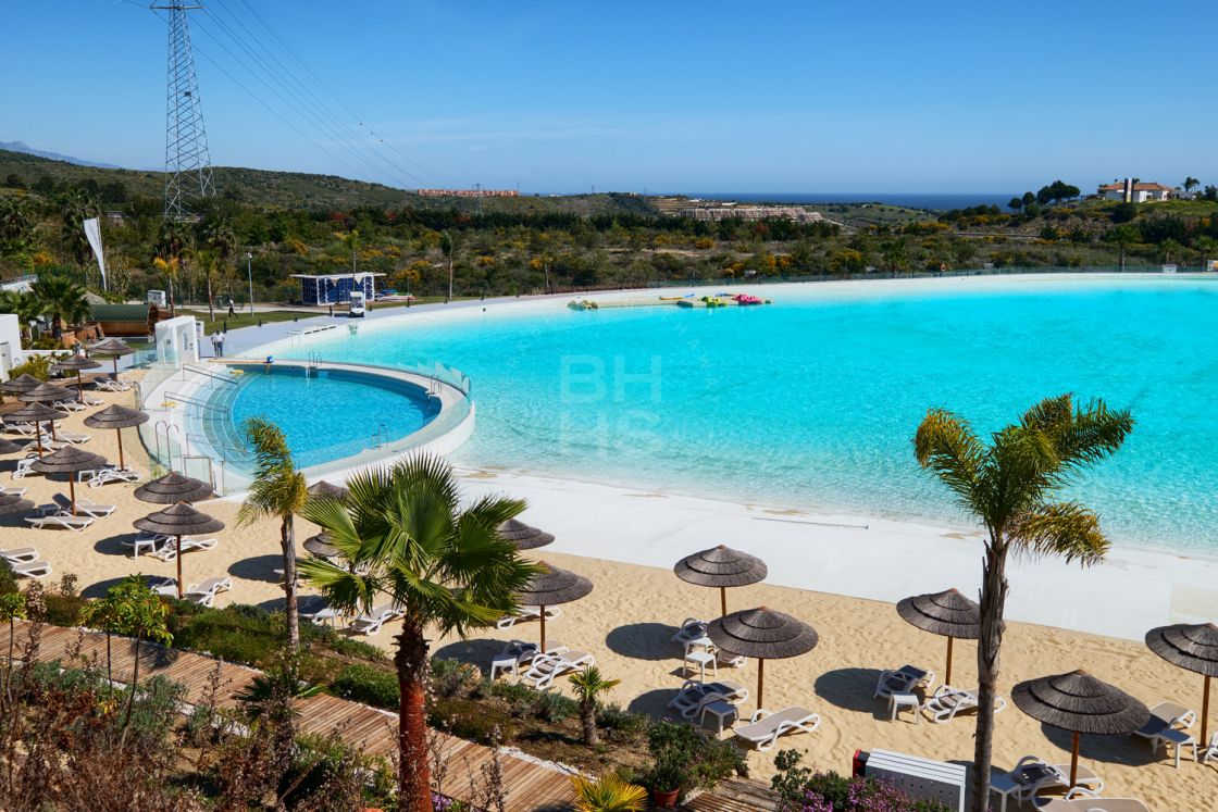 Spectacular modern apartment in a luxury development located between Sotogrande and Marbella