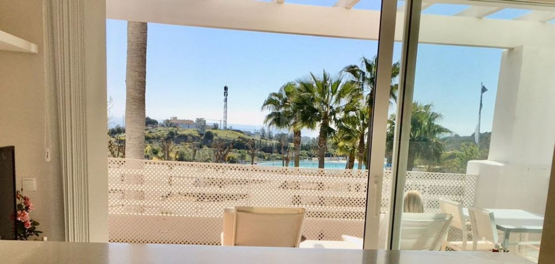 Spectacular modern apartment in a luxury development located between Sotogrande and Marbella