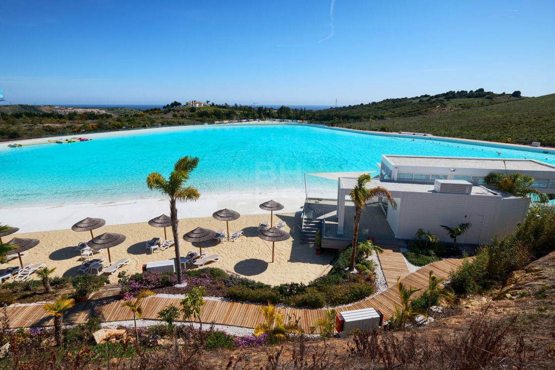 Spectacular modern apartment in a luxury development located between Sotogrande and Marbella