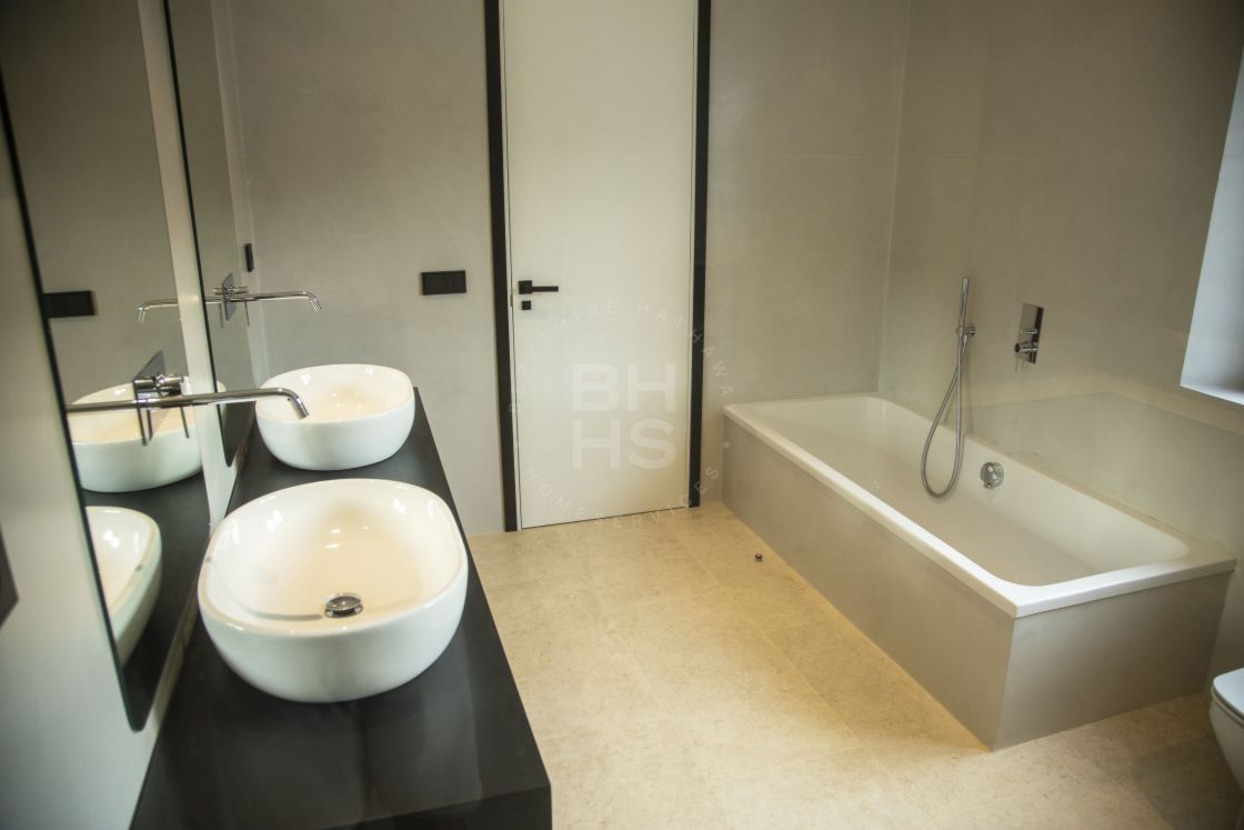 Freshly renovated cortijo-style villa with mountain views in Cancelada, on the New Golden Mile