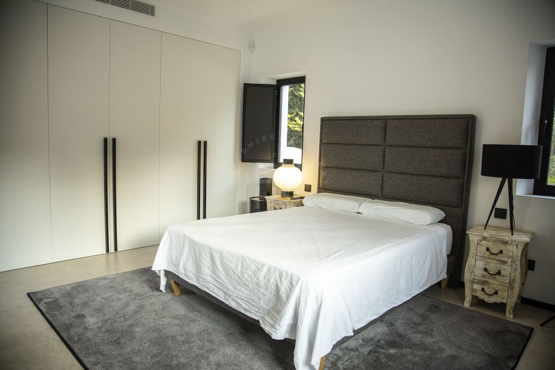 Freshly renovated cortijo-style villa with mountain views in Cancelada, on the New Golden Mile