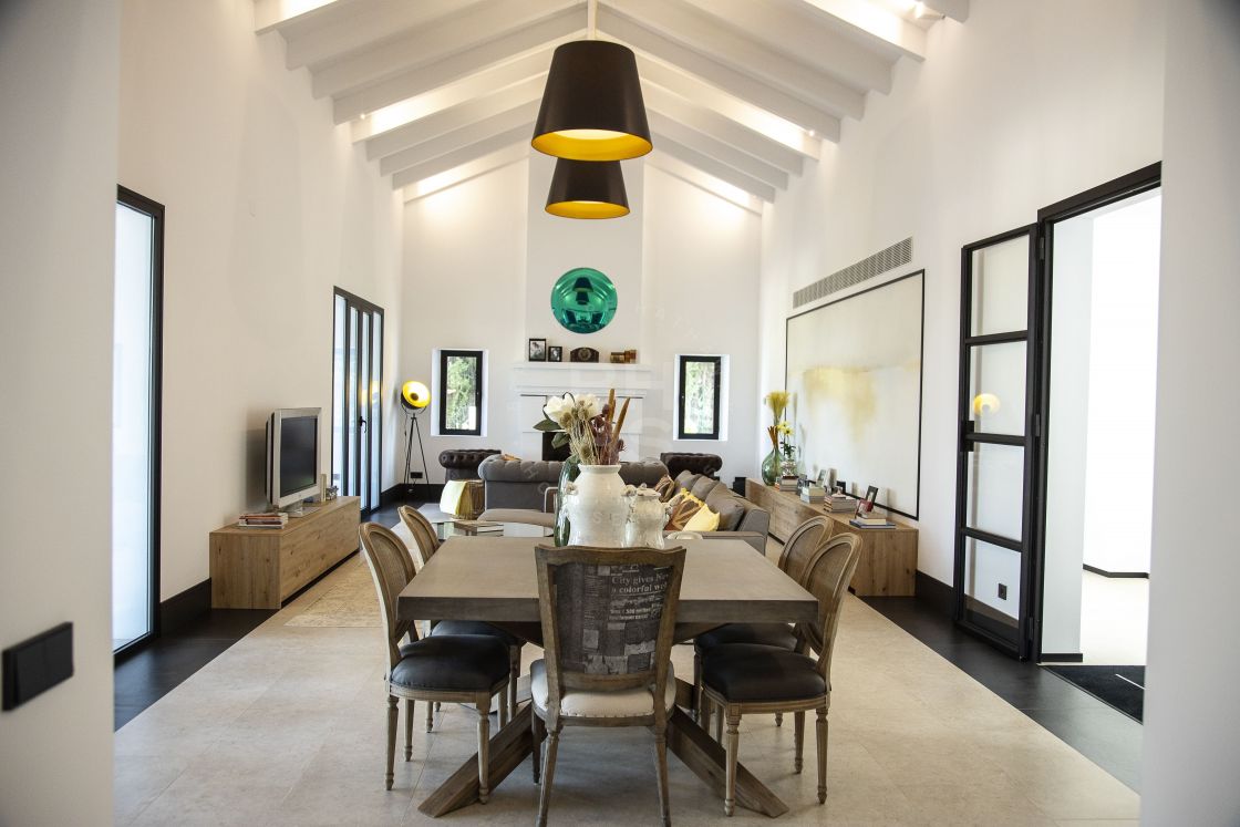Freshly renovated cortijo-style villa with mountain views in Cancelada, on the New Golden Mile
