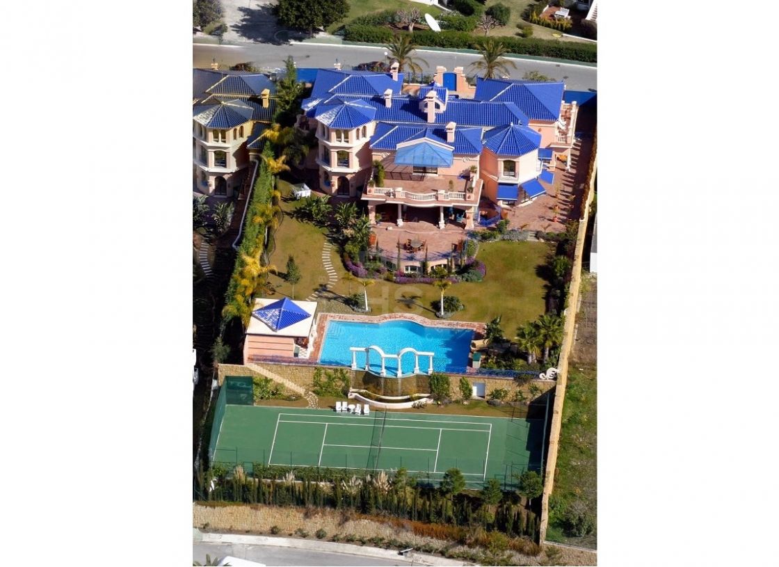 Opulenta villa moderna estratégicamente situada en La Cerquilla, Nueva Andalucía