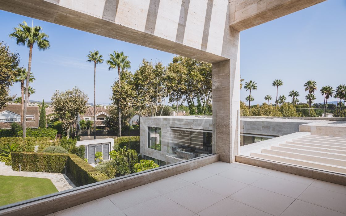 Exclusive listing: Brand-new beachside villa in an exclusive residential area in Sotogrande, Cádiz