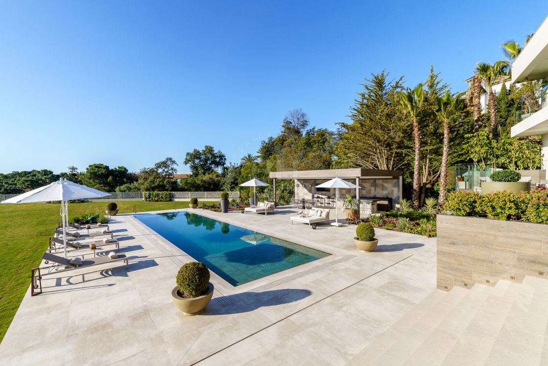 Brand-new very private villa set on an huge plot in the most exclusive gated estate in Europe