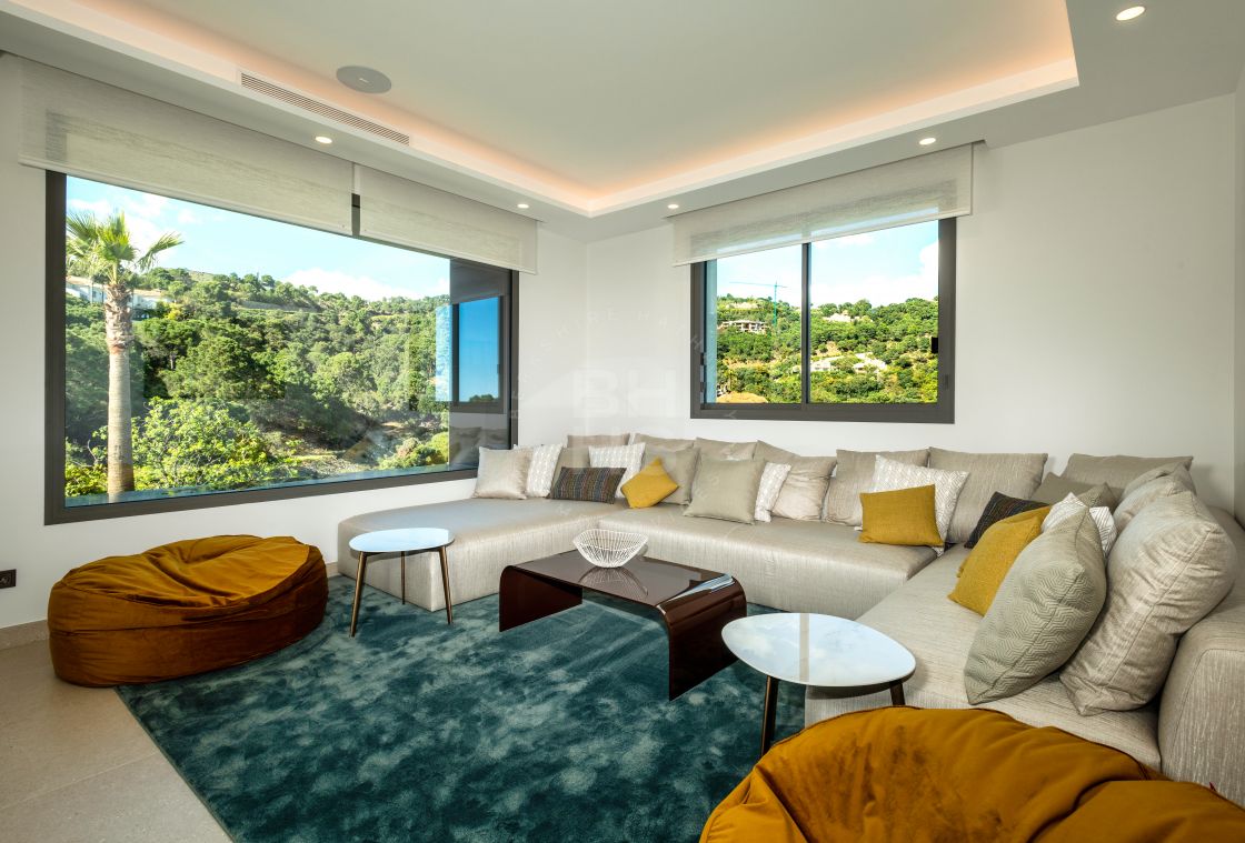 Brand-new very private villa set on an huge plot in the most exclusive gated estate in Europe
