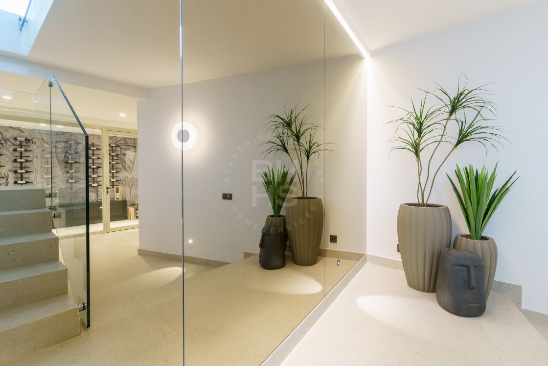 Brand-new very private villa set on an huge plot in the most exclusive gated estate in Europe