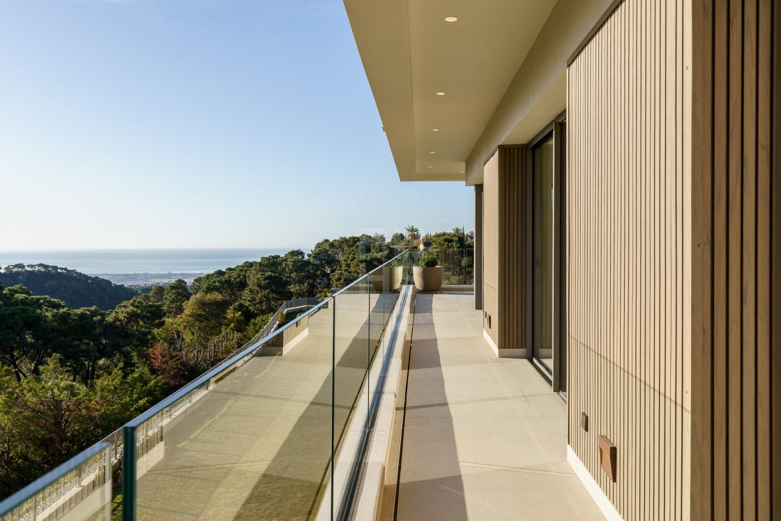 Brand-new very private villa set on an huge plot in the most exclusive gated estate in Europe
