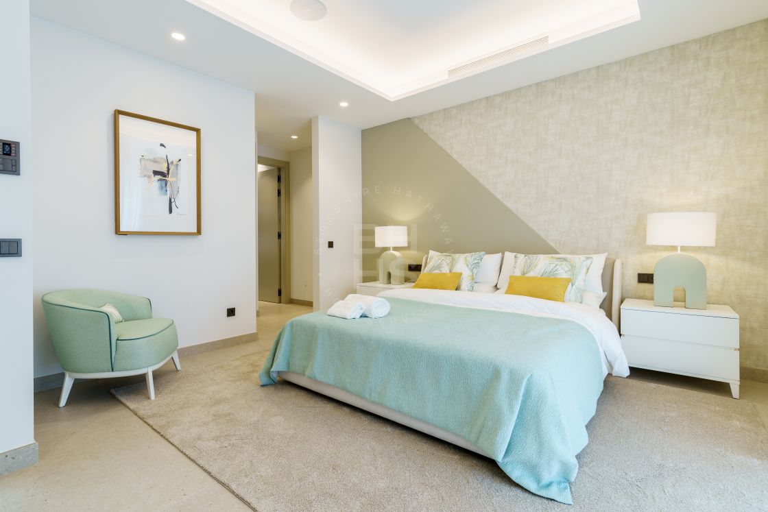 Brand-new very private villa set on an huge plot in the most exclusive gated estate in Europe