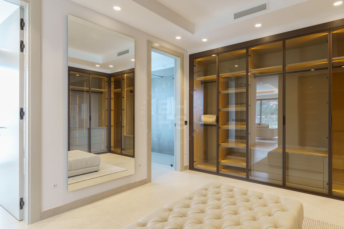 Brand-new very private villa set on an huge plot in the most exclusive gated estate in Europe