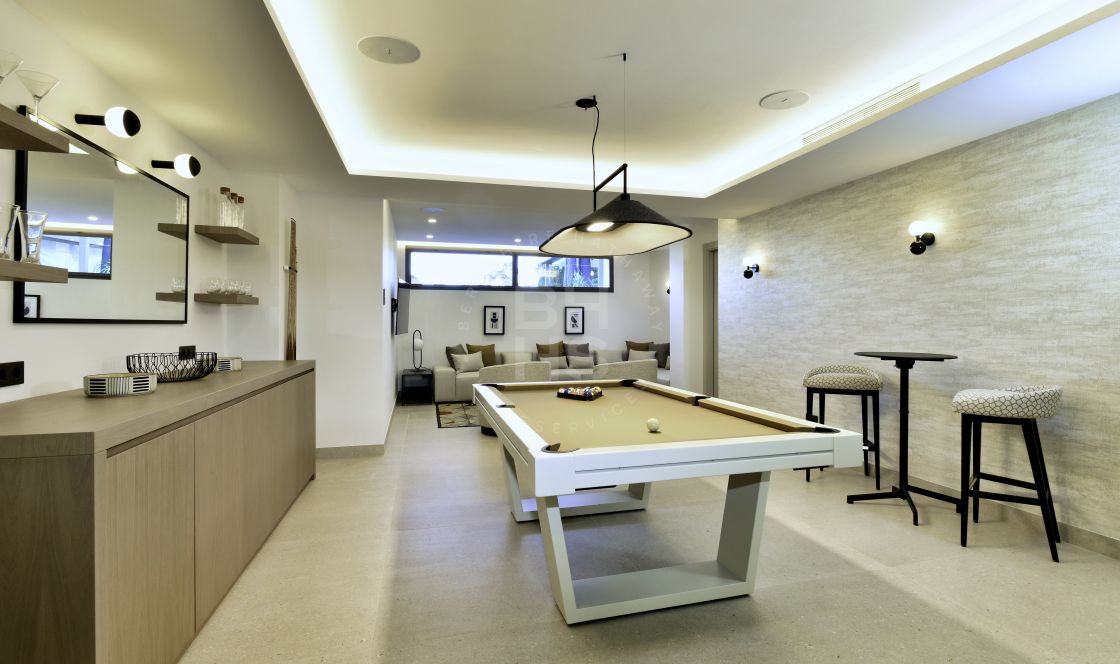 Brand-new very private villa set on an huge plot in the most exclusive gated estate in Europe
