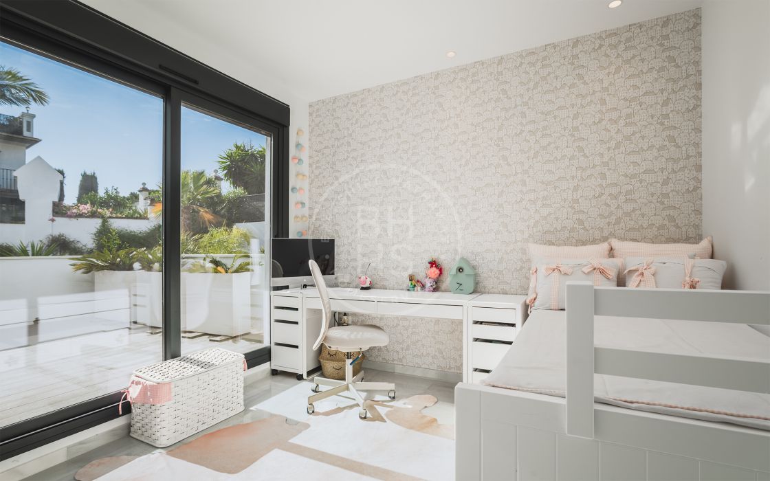 Exclusive listing: Modern apartment in Nazules, a recently built residential complex in Altos de Puente Romano, on Marbella’s Golden Mile