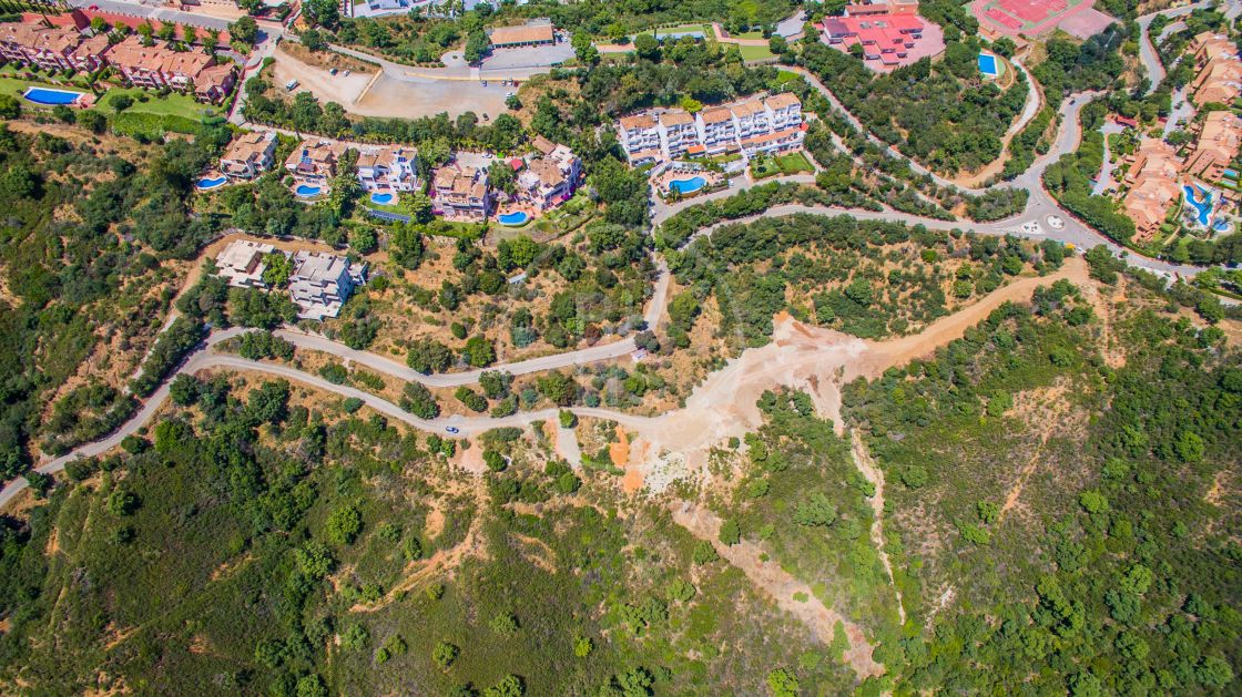 Extensive 45,000-m2 plot to buil huge premises in La Mairena