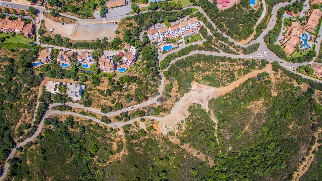 Extensive 45,000-m2 plot to buil huge premises in La Mairena