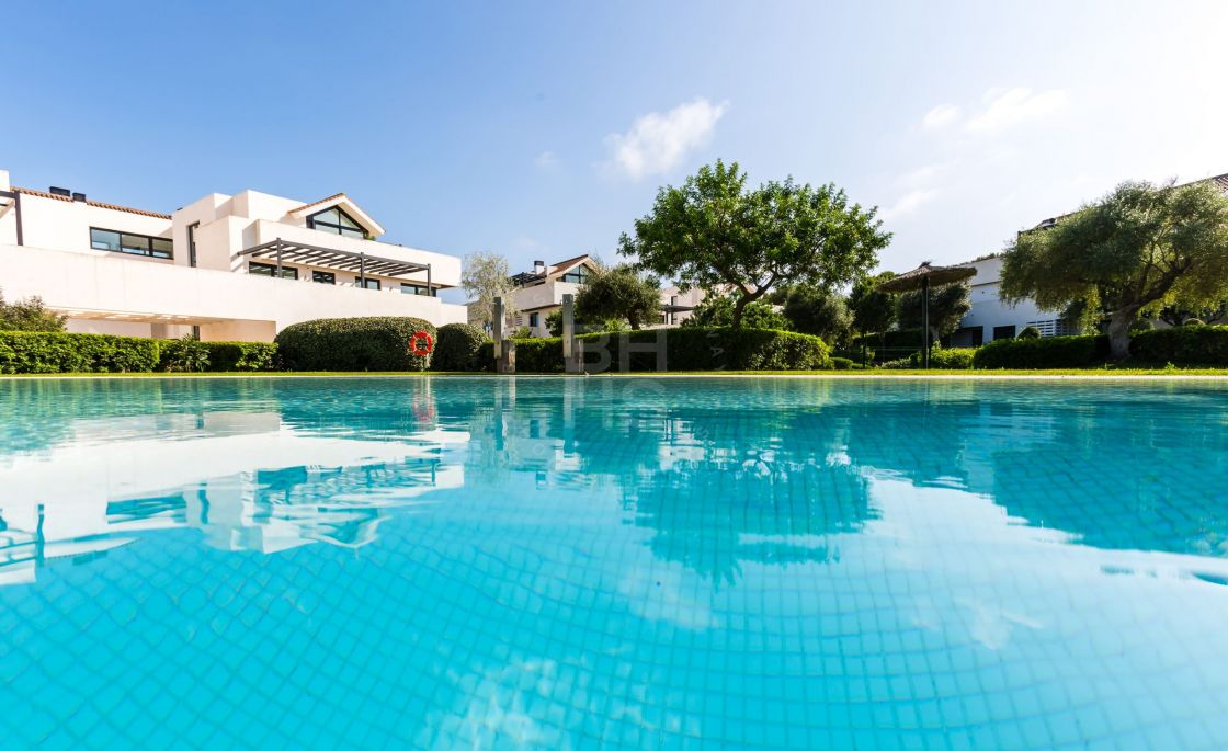 Exclusive apartment next to the prestigious Valderrama Golf Club in Sotogrande